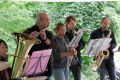 Vier Musiker spielen Flöte, Klarinette und Saxophon