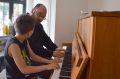 Klavierlehrer und Schüler